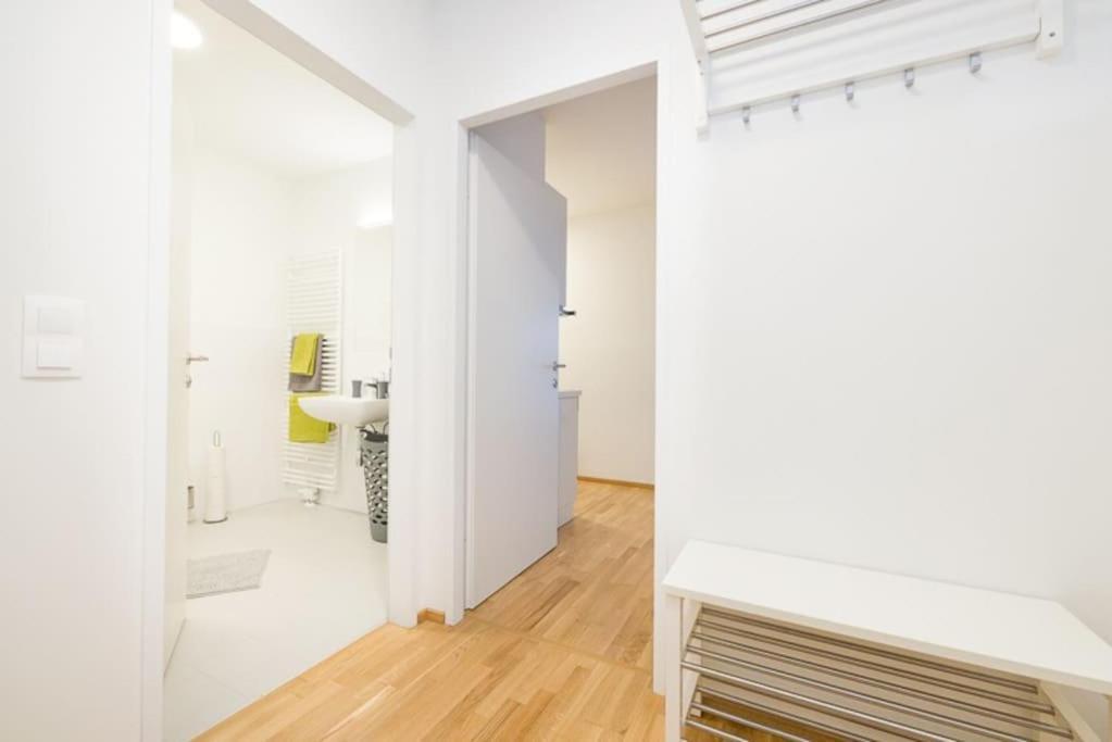 Premium City Apartment With Balcony! Free Garage Parking Included! Vienne Extérieur photo