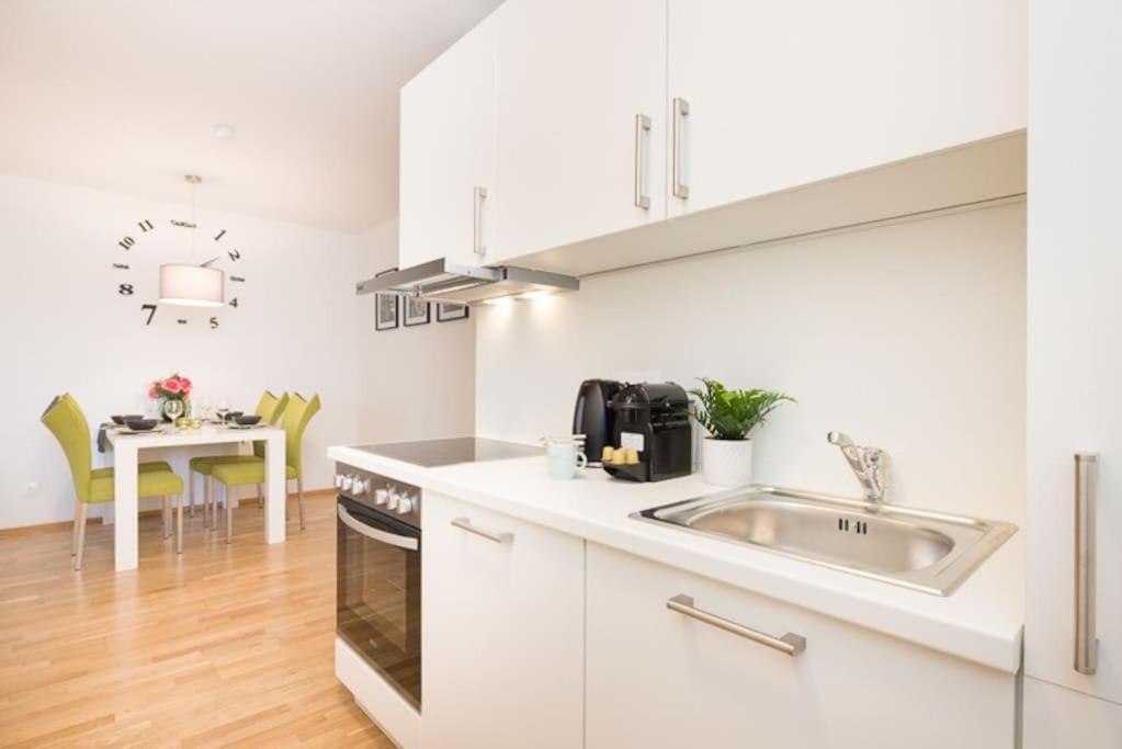 Premium City Apartment With Balcony! Free Garage Parking Included! Vienne Extérieur photo